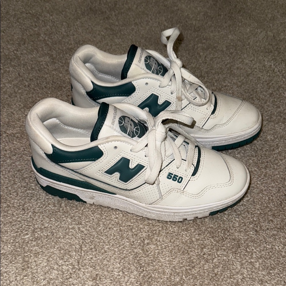 NEW BALANCE 550 WHITE AND GREEN
